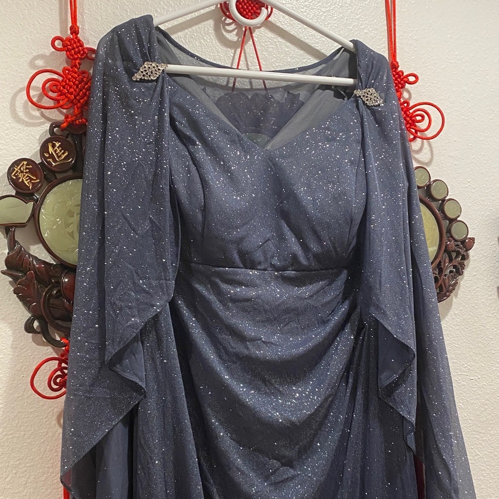 Preowned Elegant Sparkling Evening long Gown 14 W Excellent